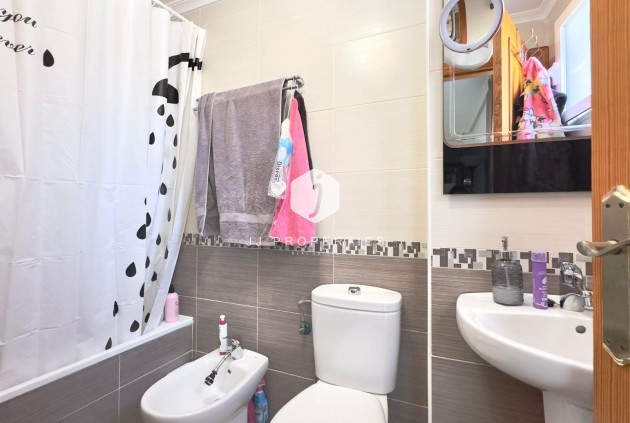 Segunda mano - Apartamento / piso -
Torrevieja