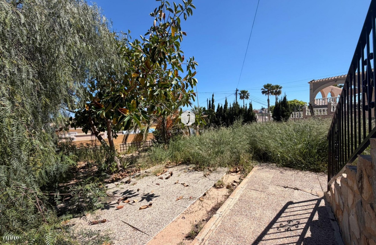 Resale - Villa -
Torrevieja - Los Balcones - Los Altos del Edén
