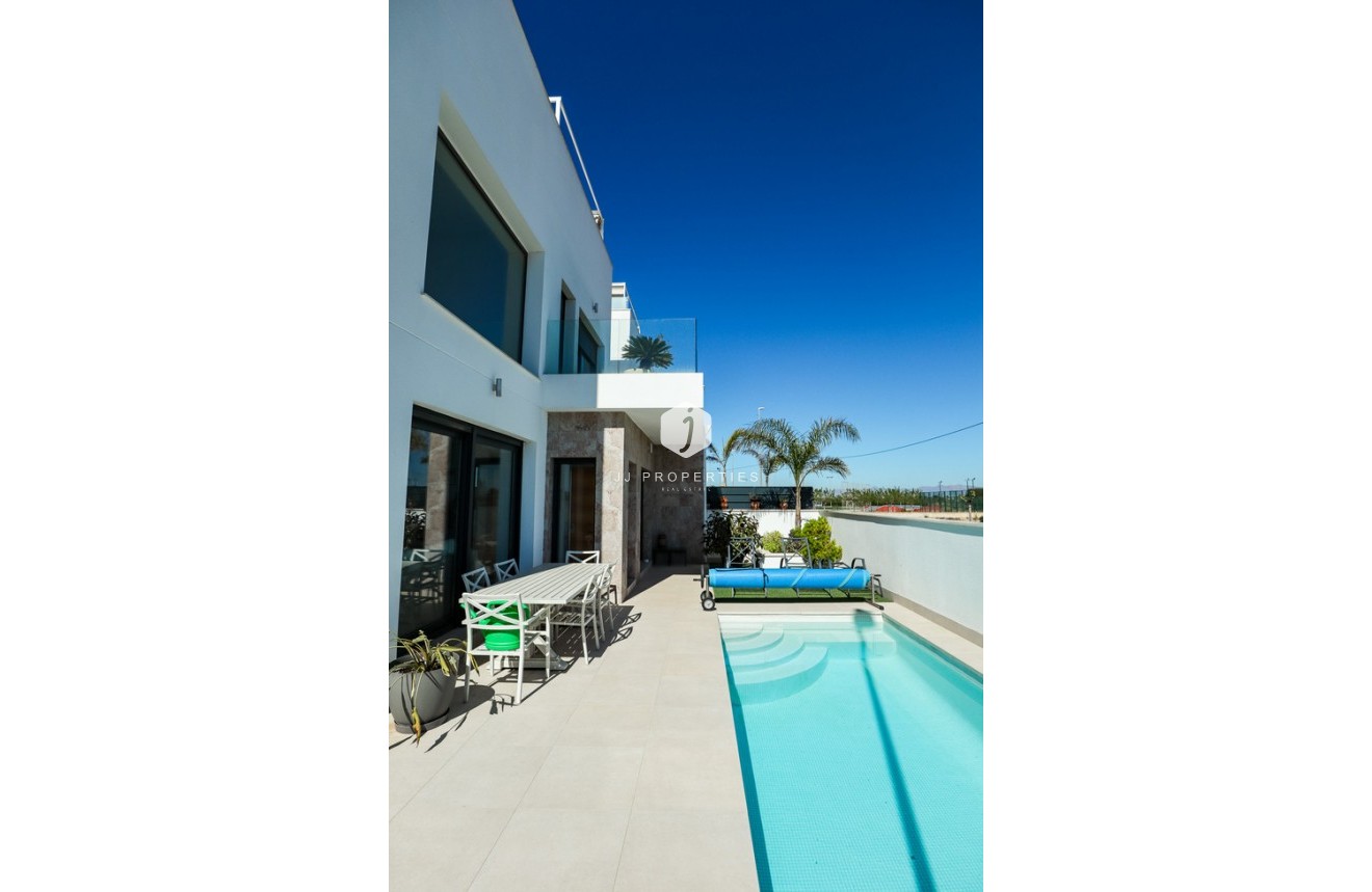 Resale - Villa -
Daya Vieja