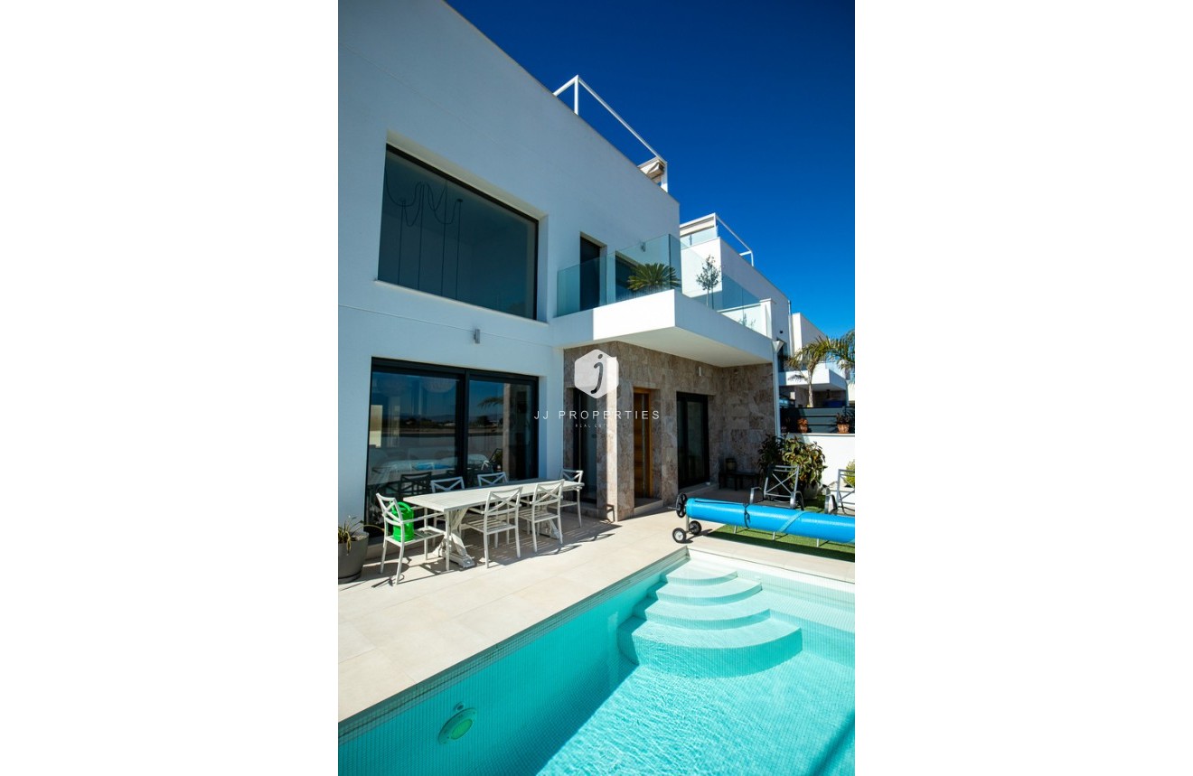 Resale - Villa -
Daya Vieja