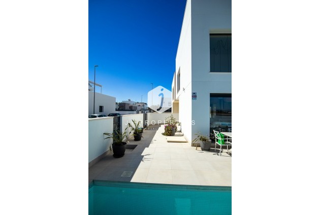 Resale - Villa -
Daya Vieja