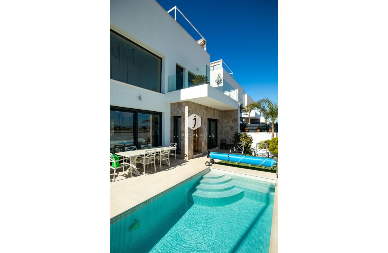 Resale - Villa -
Daya Vieja