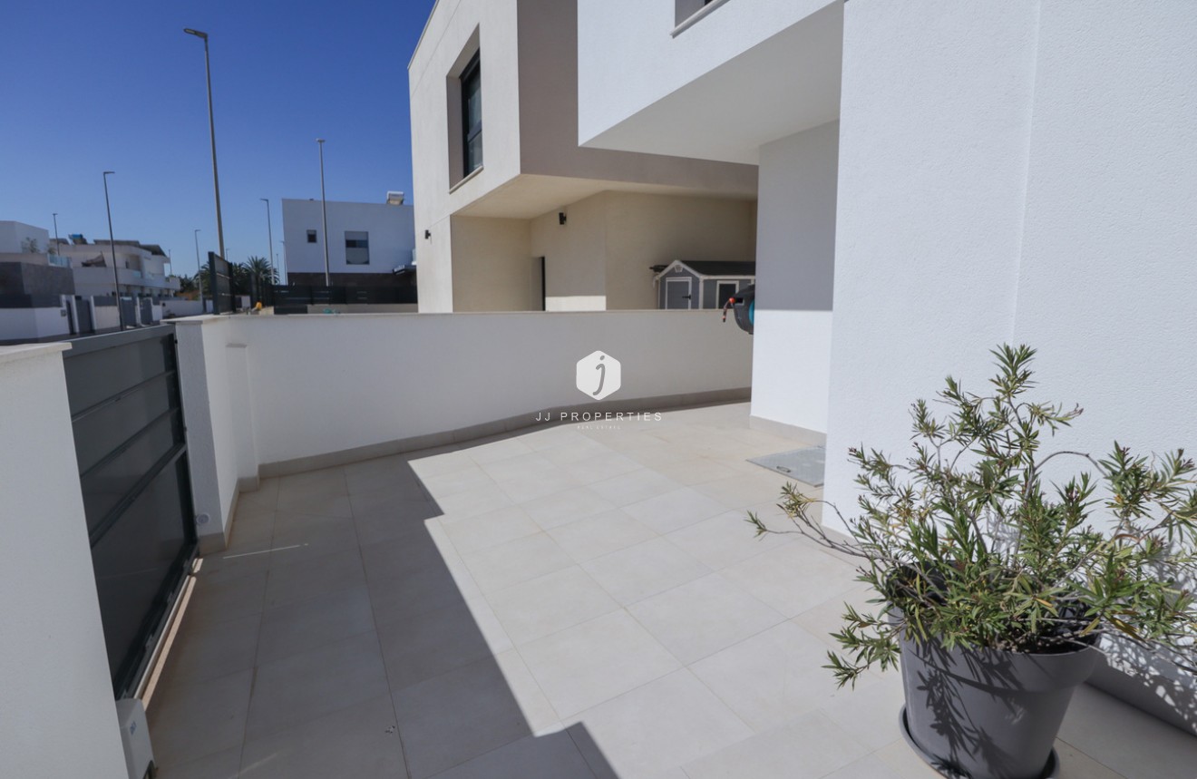 Resale - Villa -
Daya Vieja