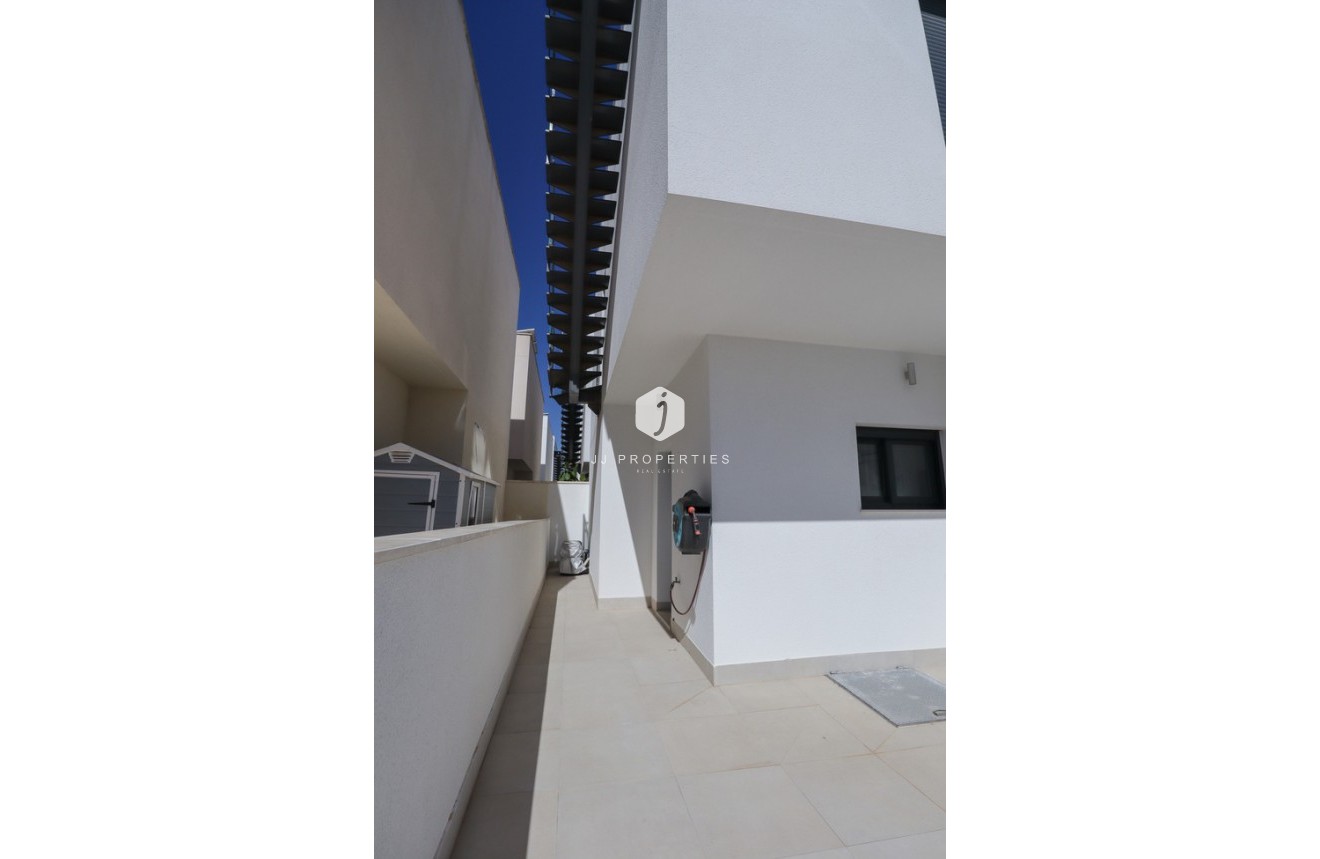 Resale - Villa -
Daya Vieja