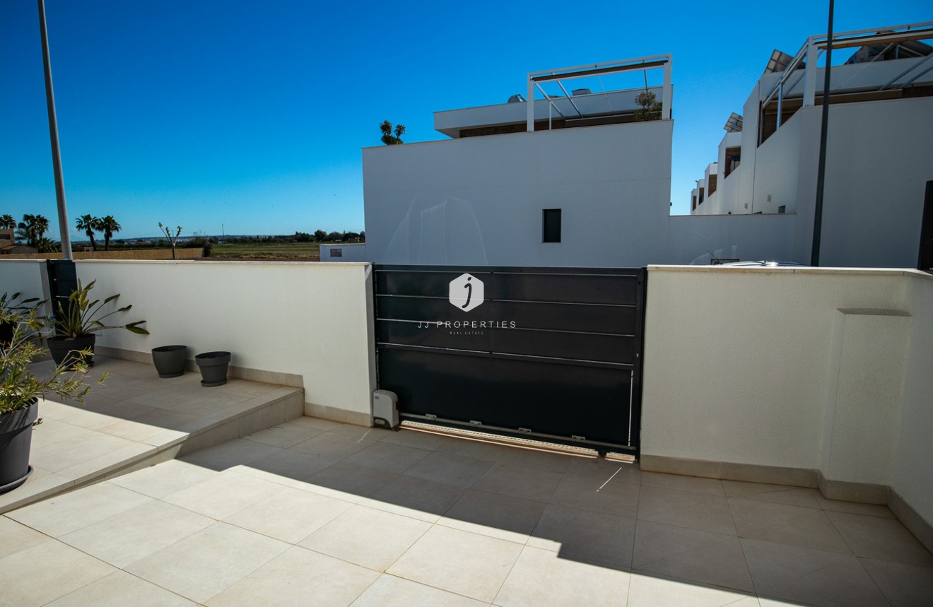 Resale - Villa -
Daya Vieja