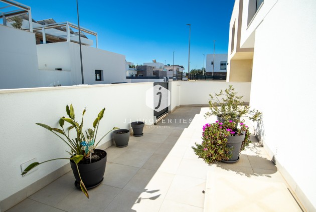 Resale - Villa -
Daya Vieja