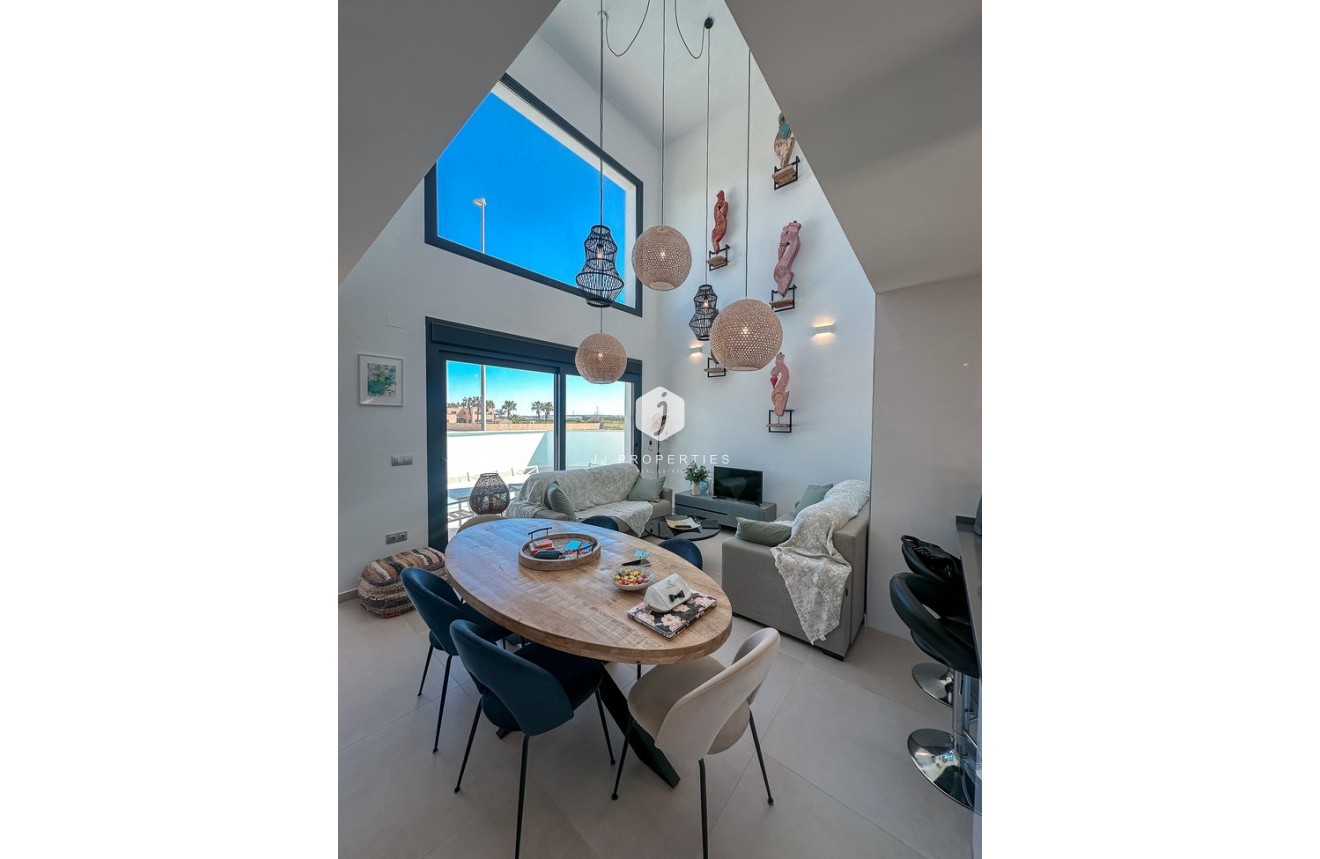 Resale - Villa -
Daya Vieja