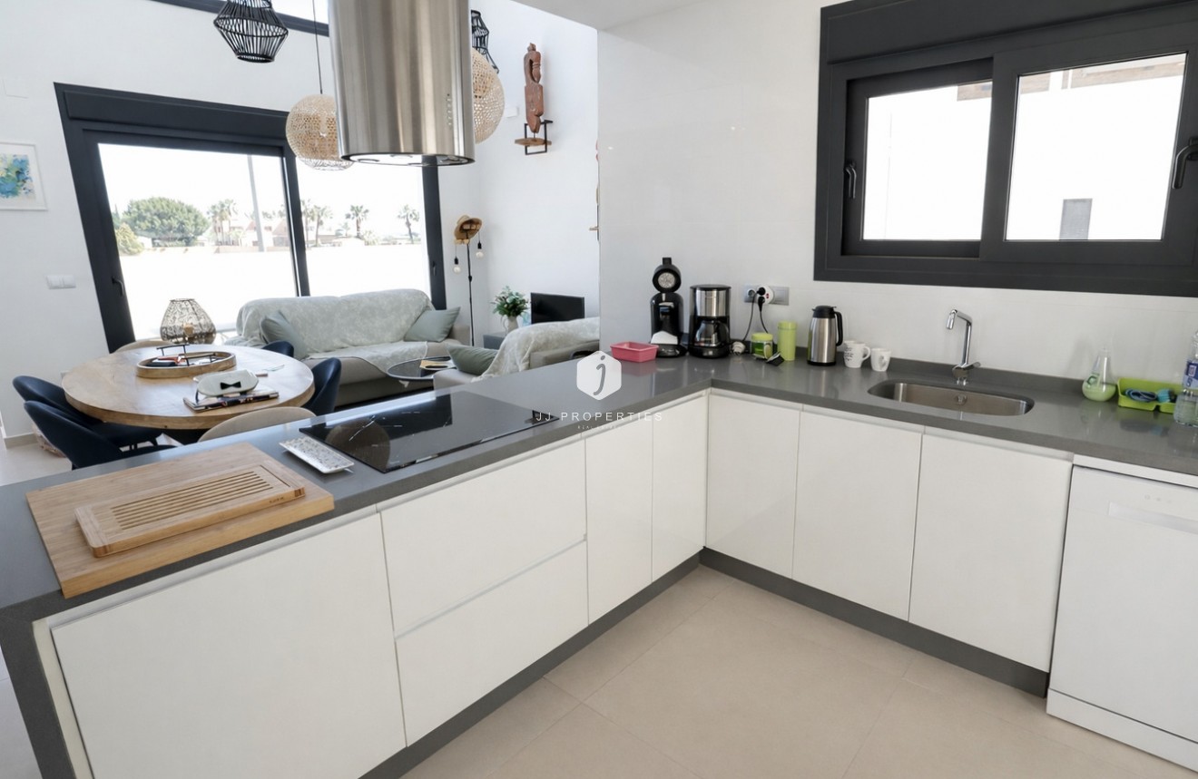 Resale - Villa -
Daya Vieja