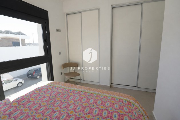 Resale - Villa -
Daya Vieja