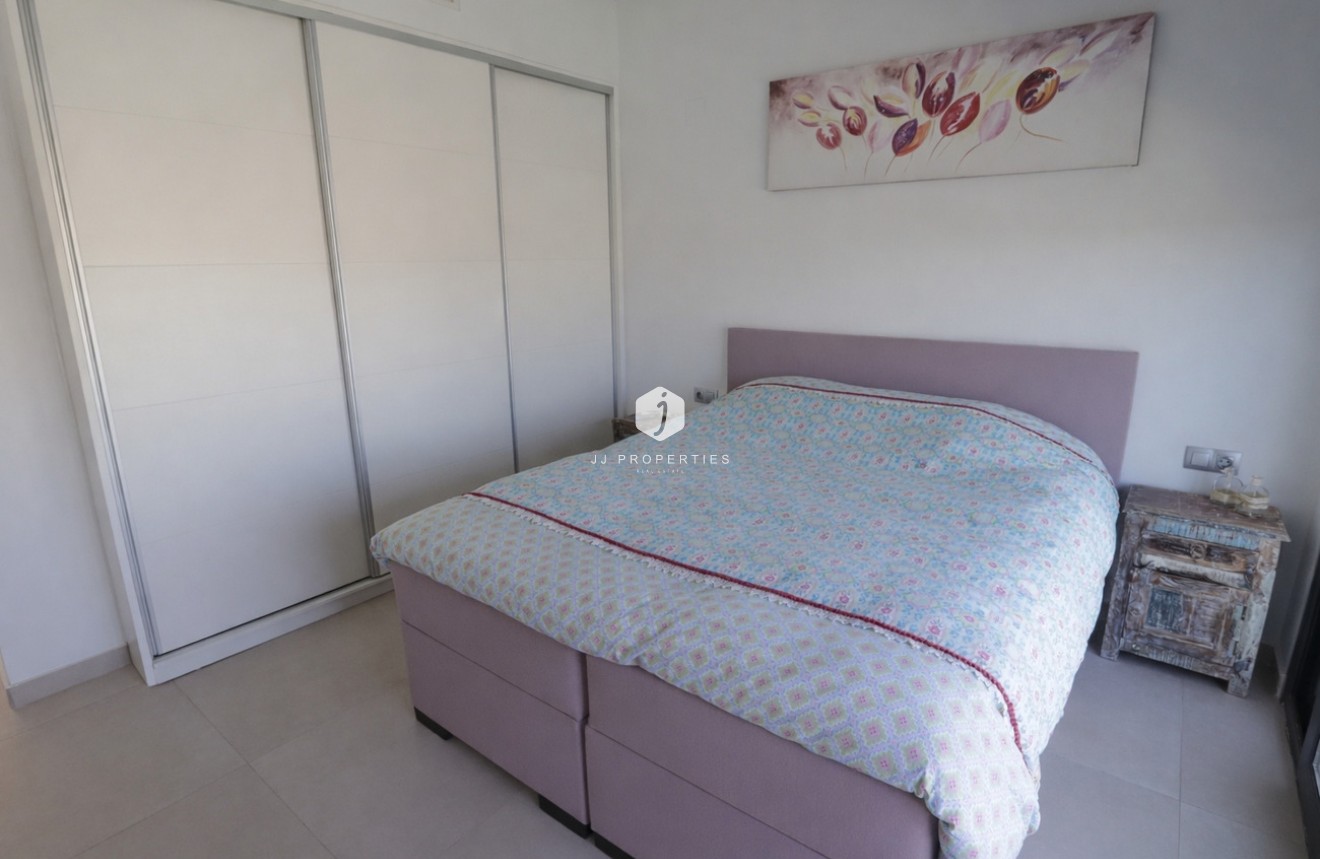 Resale - Villa -
Daya Vieja