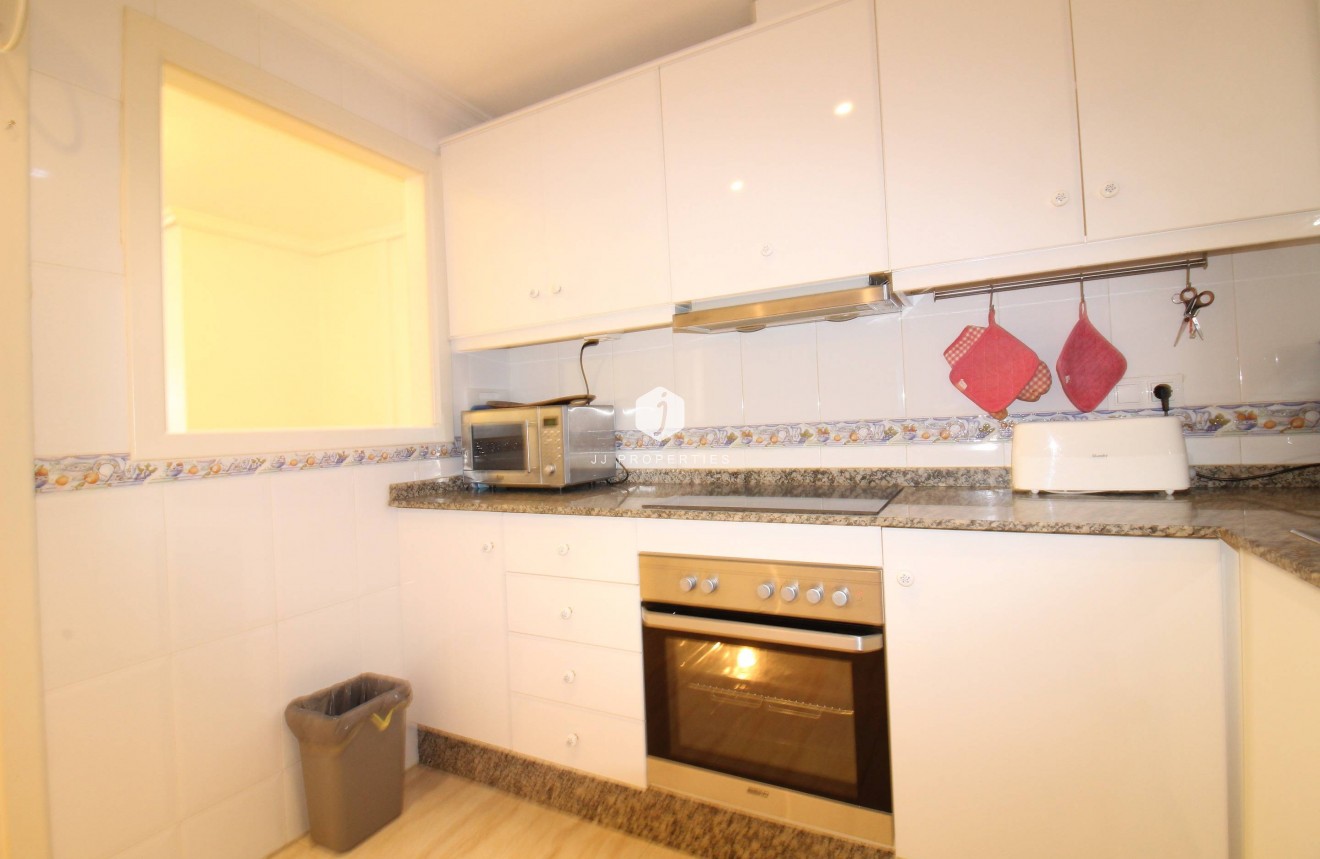 Resale - Apartment / flat -
Torrevieja - Centro