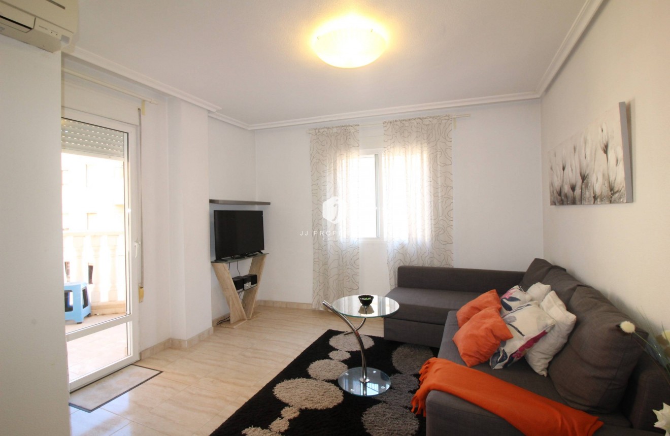 Resale - Apartment / flat -
Torrevieja - Centro
