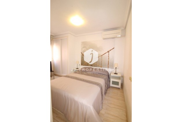 Resale - Apartment / flat -
Torrevieja - Centro