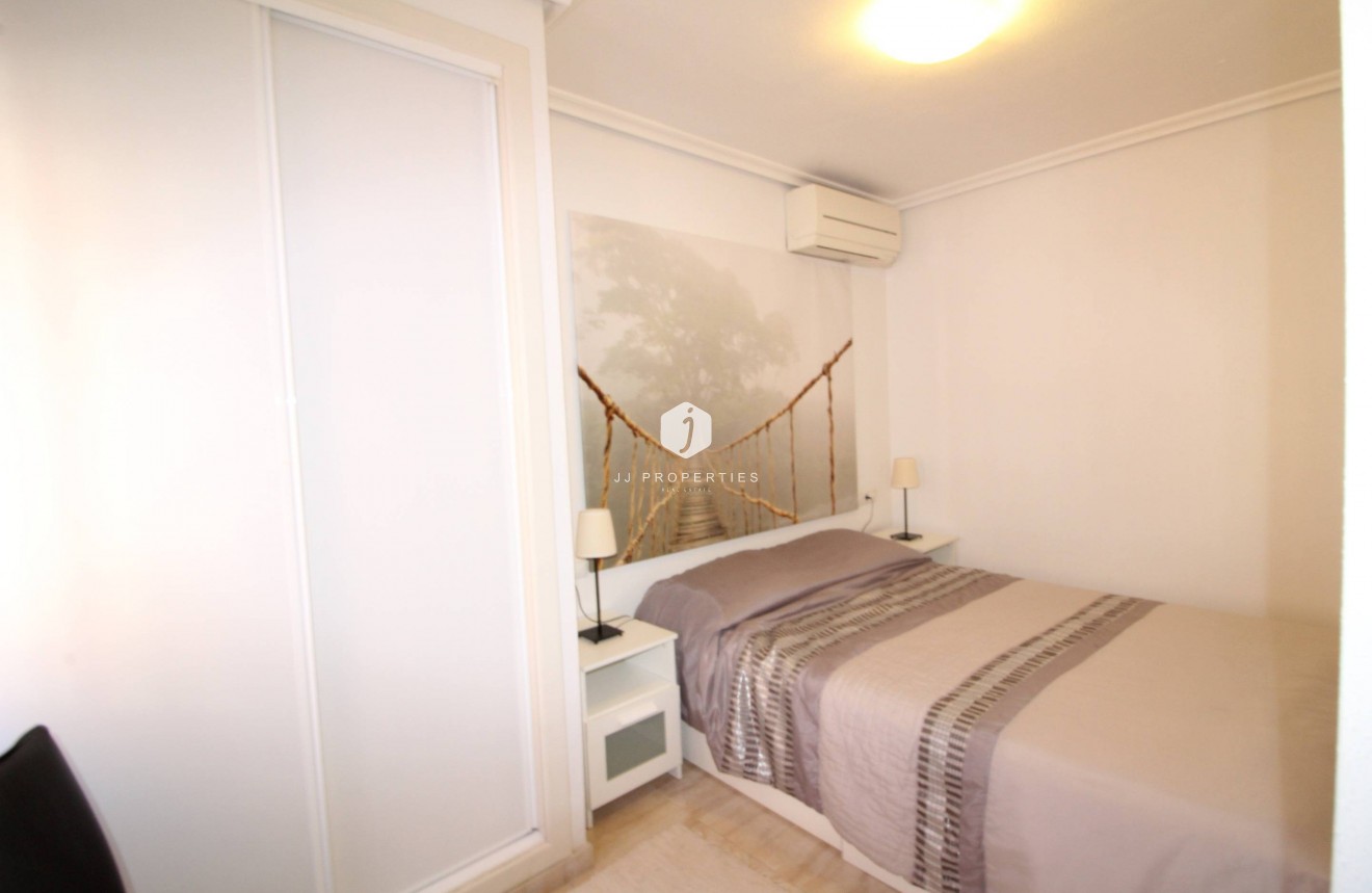 Resale - Apartment / flat -
Torrevieja - Centro