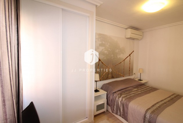 Resale - Apartment / flat -
Torrevieja - Centro