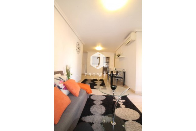 Resale - Apartment / flat -
Torrevieja - Centro