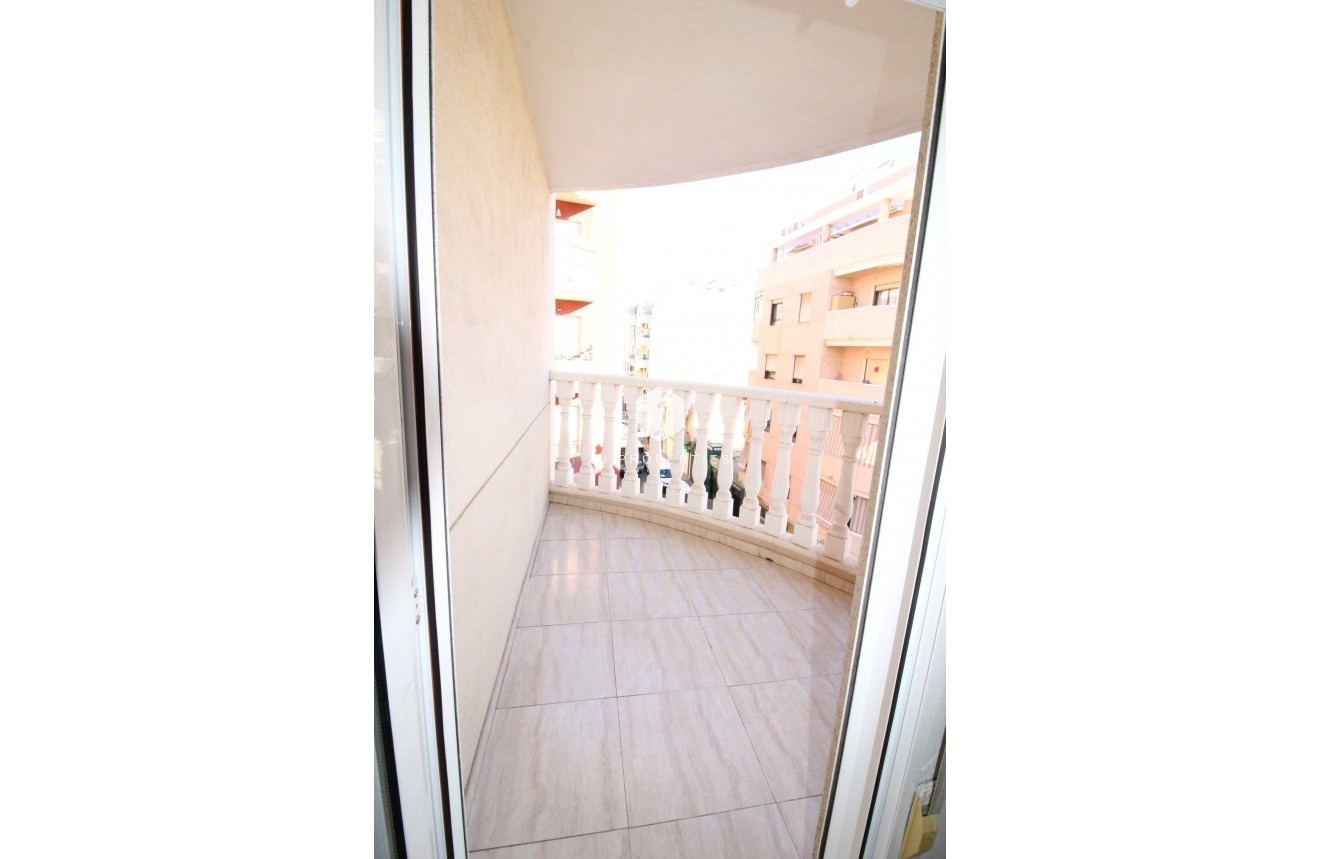 Resale - Apartment / flat -
Torrevieja - Centro