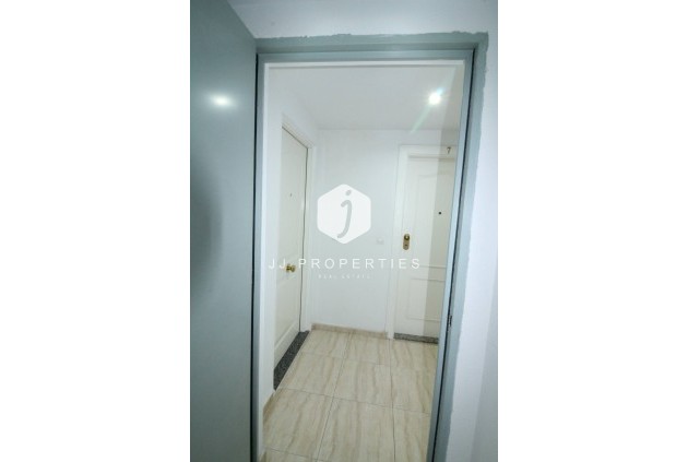 Resale - Apartment / flat -
Torrevieja - Centro