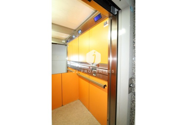 Resale - Apartment / flat -
Torrevieja - Centro