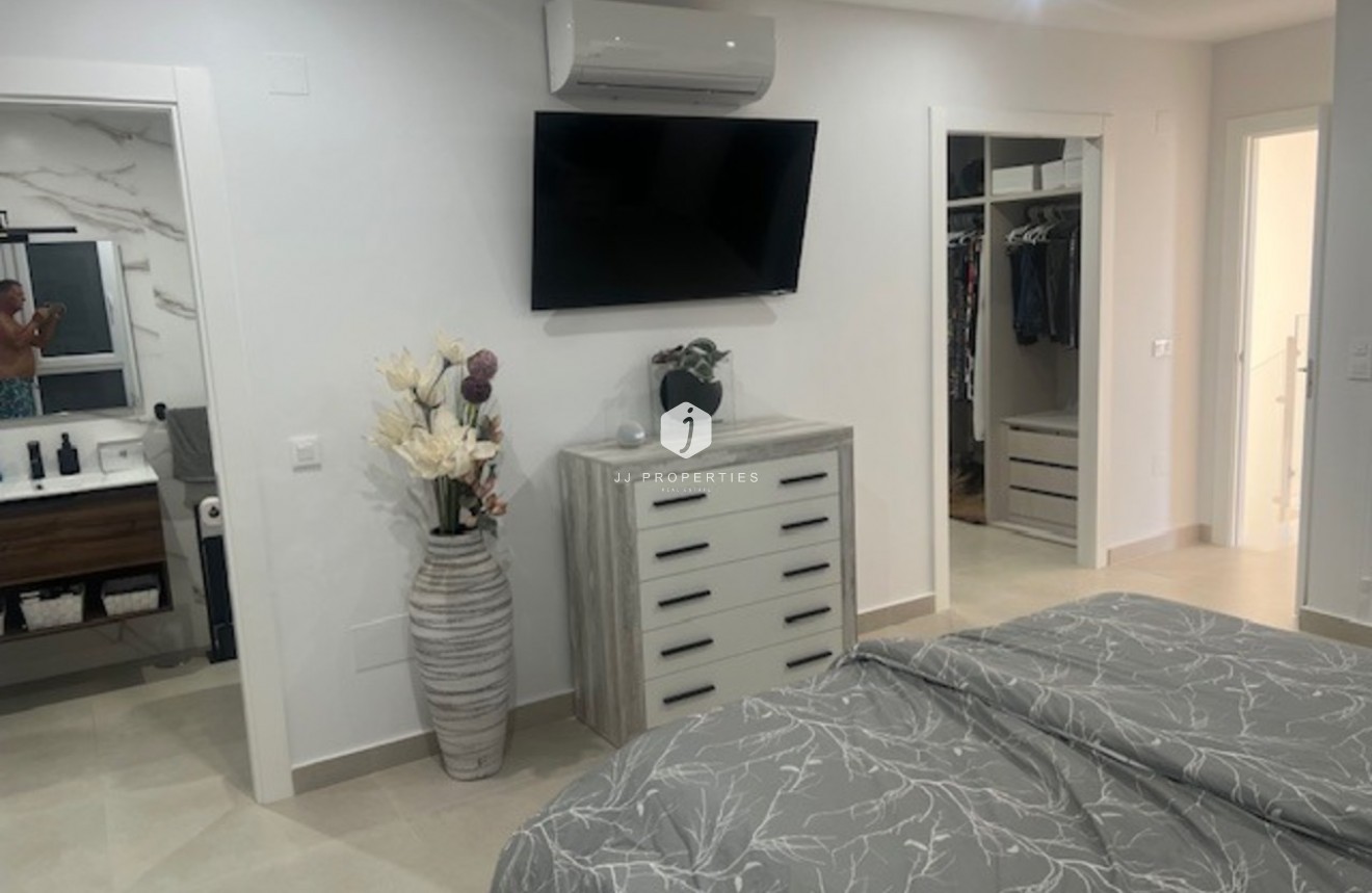 Resale - Villa -
Los Montesinos - Costa Blanca