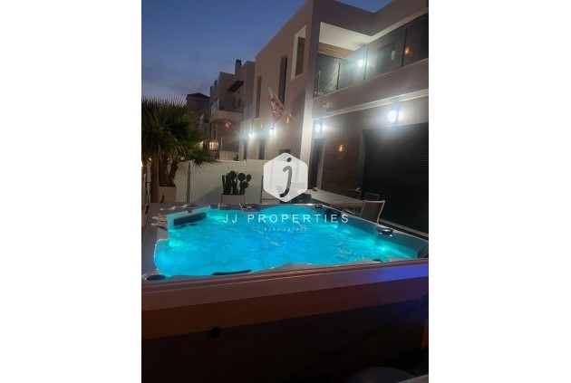 Resale - Villa -
Los Montesinos - Costa Blanca