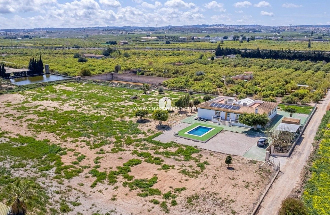 Resale - Villa -
San Miguel de Salinas - Inland