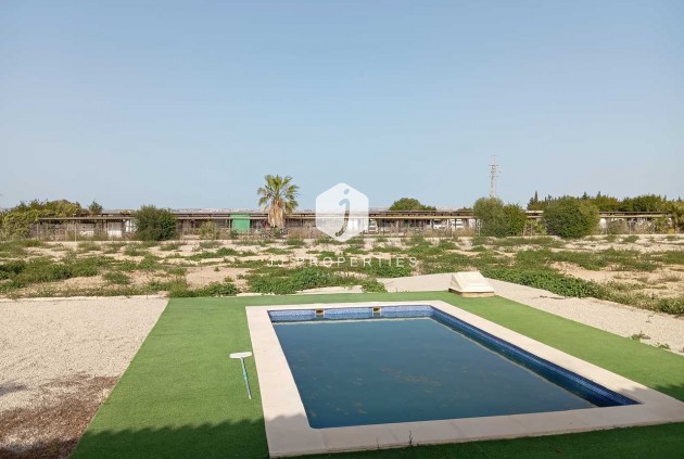 Resale - Villa -
San Miguel de Salinas - Inland