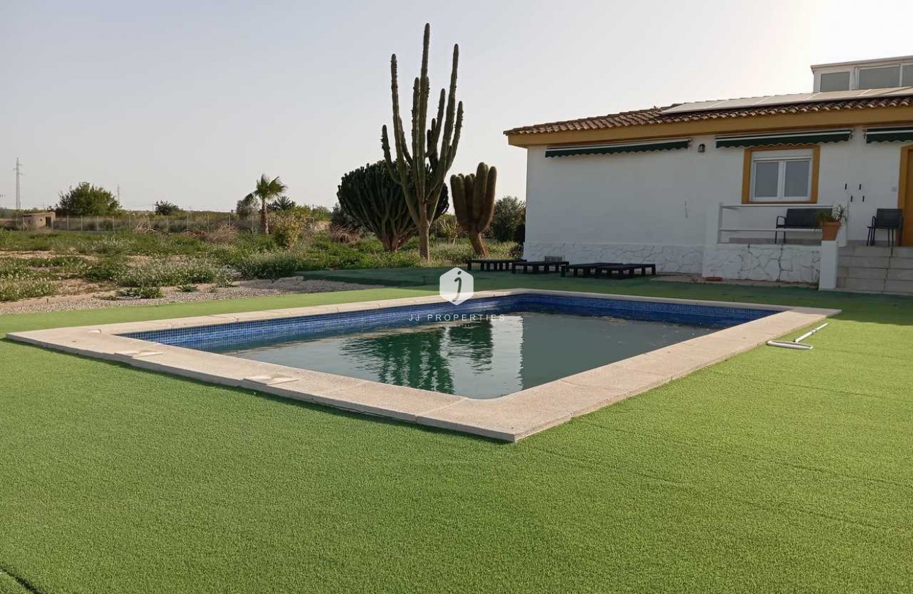 Resale - Villa -
San Miguel de Salinas - Inland