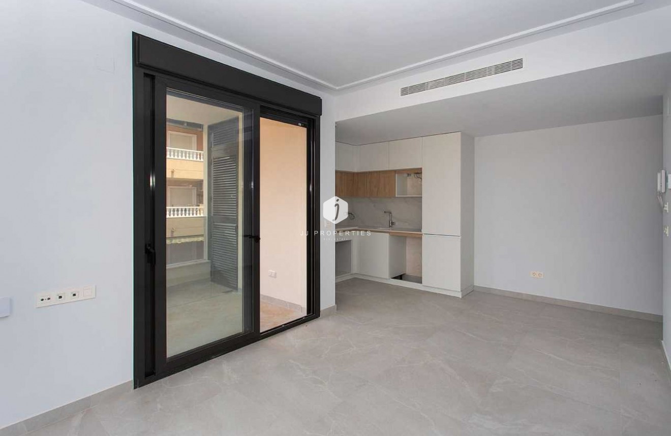 Resale - Apartment / flat -
Torrevieja - Costa Blanca