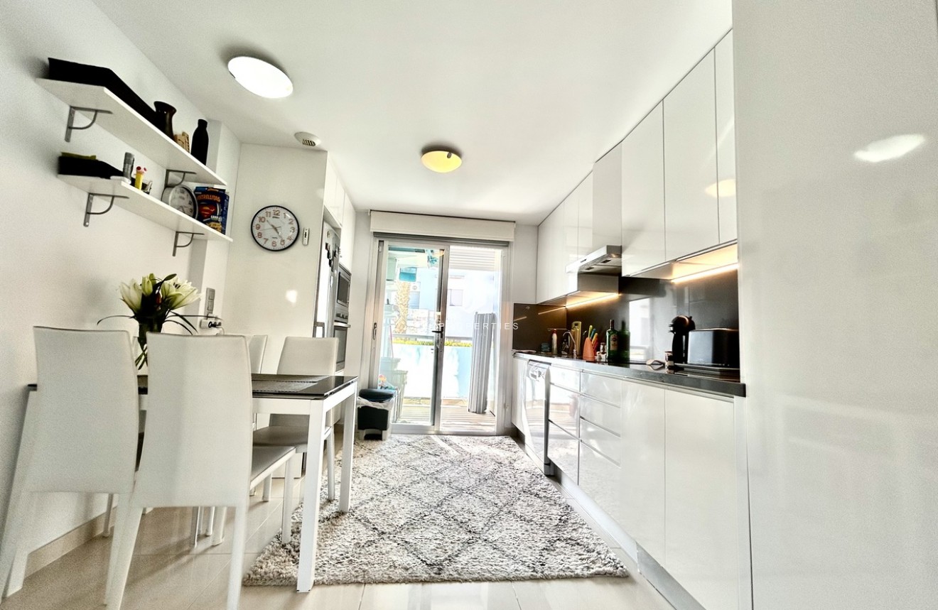 Segunda mano - Apartamento / piso -
Punta Prima - Costa Blanca