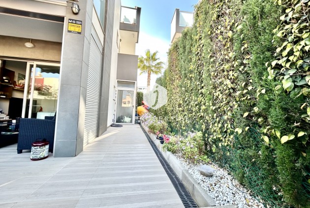 Segunda mano - Apartamento / piso -
Punta Prima - Costa Blanca