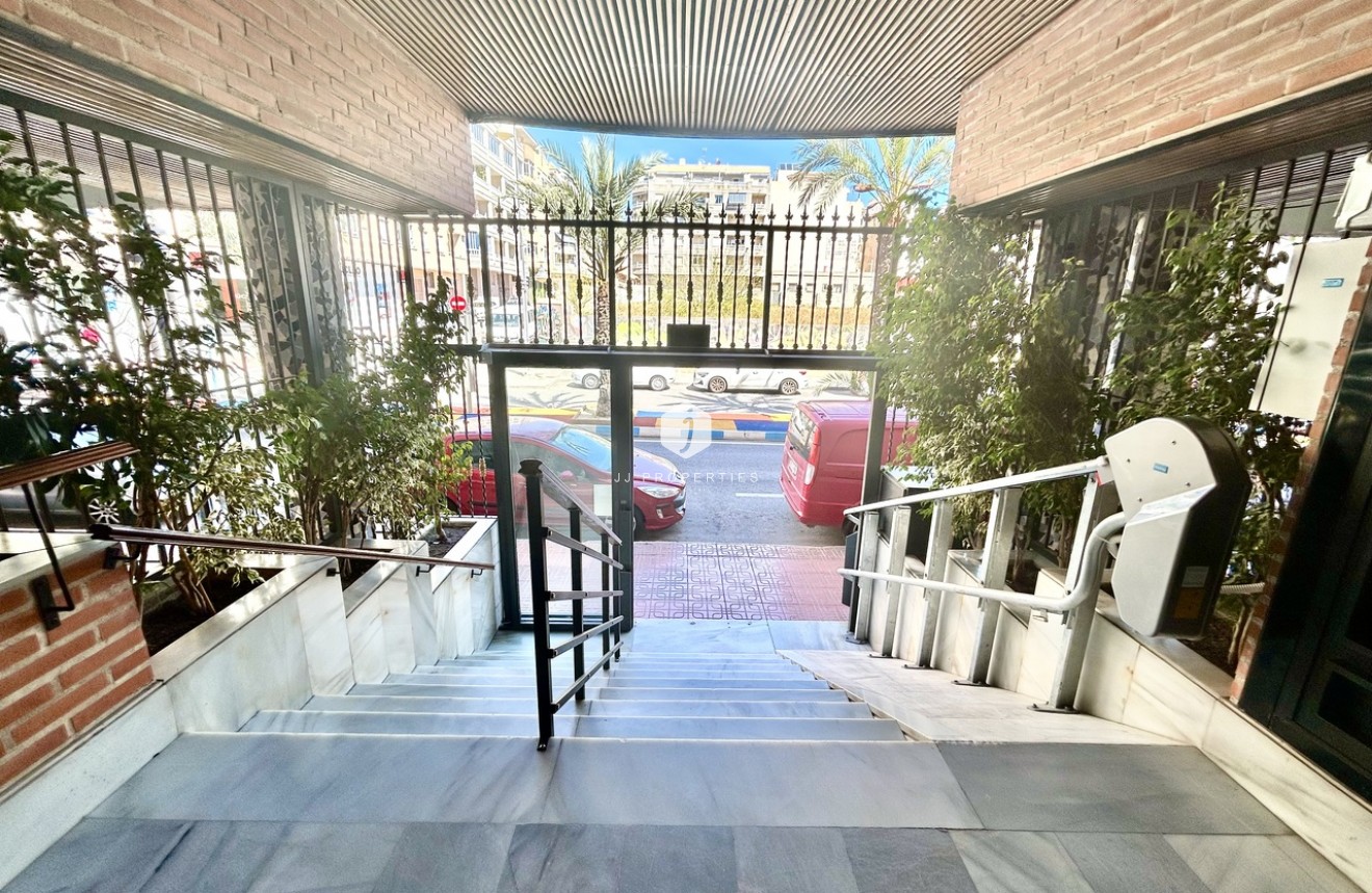 D'occasion - Appartement -
Torrevieja - Costa Blanca