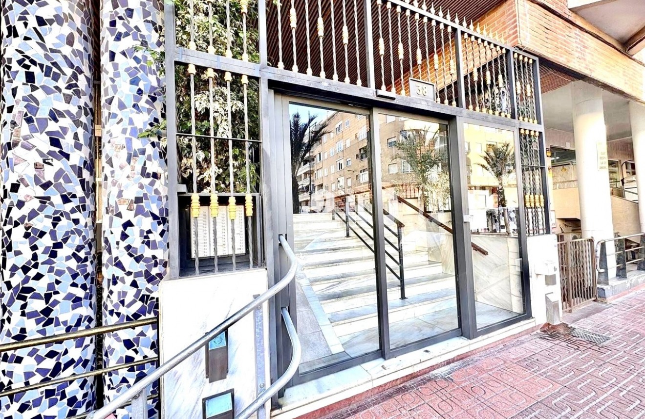 D'occasion - Appartement -
Torrevieja - Costa Blanca