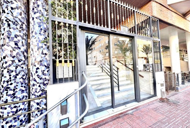 D'occasion - Appartement -
Torrevieja - Costa Blanca