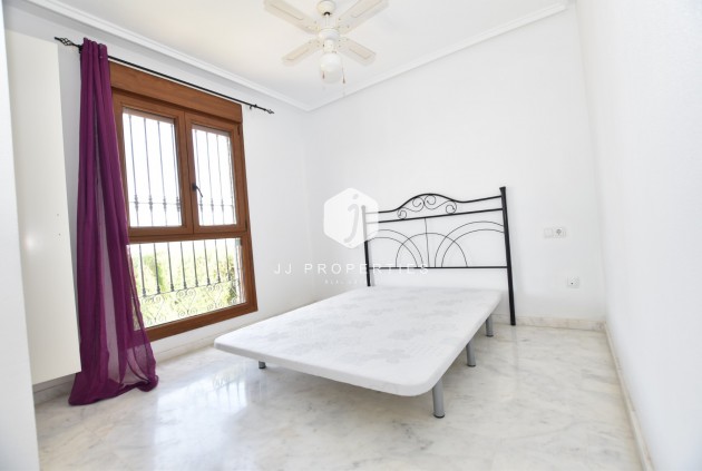 Z drugiej ręki - Bungalow -
Algorfa - Inland