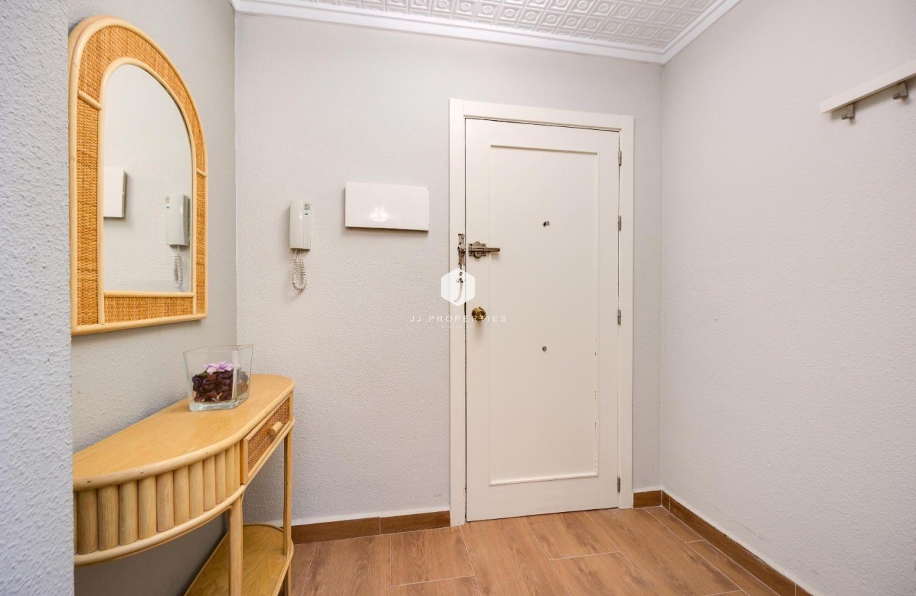 Z drugiej ręki - Mieszkanie w bloku -
Torrevieja - Acequion