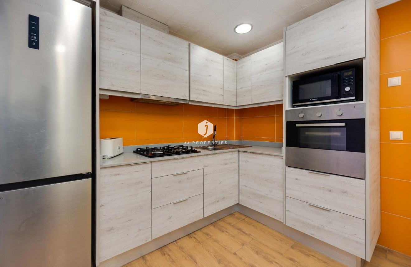 Z drugiej ręki - Mieszkanie w bloku -
Torrevieja - Acequion