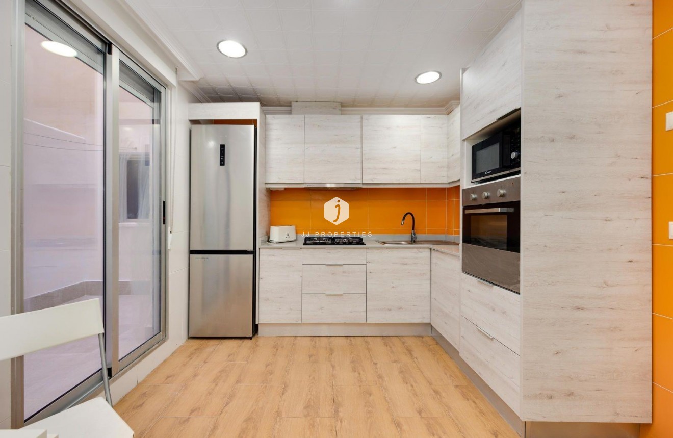 Z drugiej ręki - Mieszkanie w bloku -
Torrevieja - Acequion