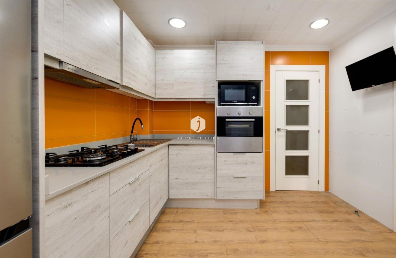 Z drugiej ręki - Mieszkanie w bloku -
Torrevieja - Acequion