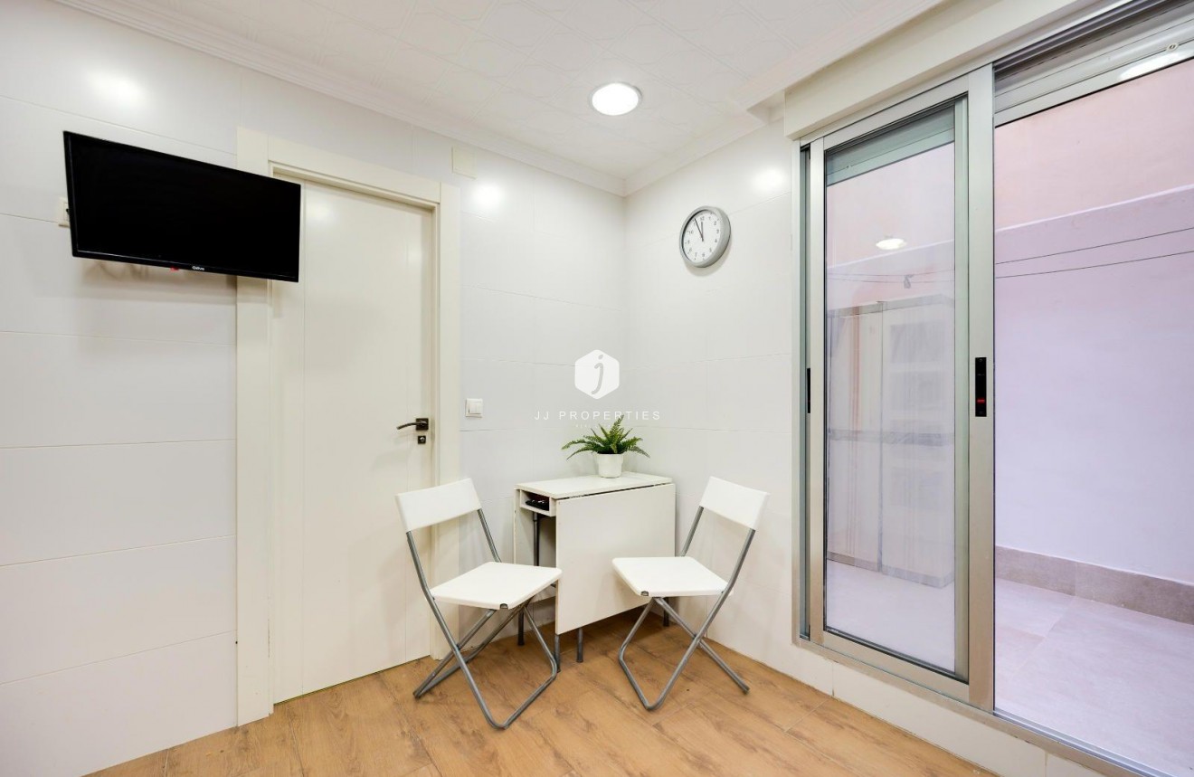 Z drugiej ręki - Mieszkanie w bloku -
Torrevieja - Acequion