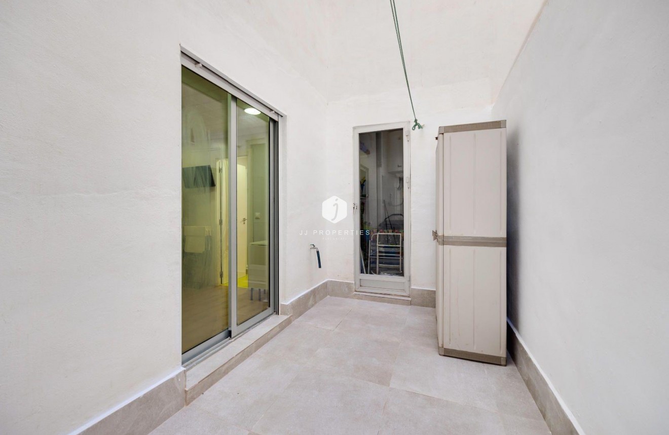 Z drugiej ręki - Mieszkanie w bloku -
Torrevieja - Acequion