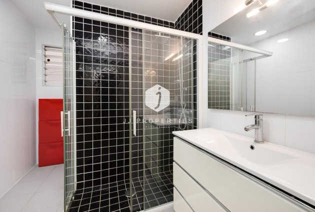 Z drugiej ręki - Mieszkanie w bloku -
Torrevieja - Acequion