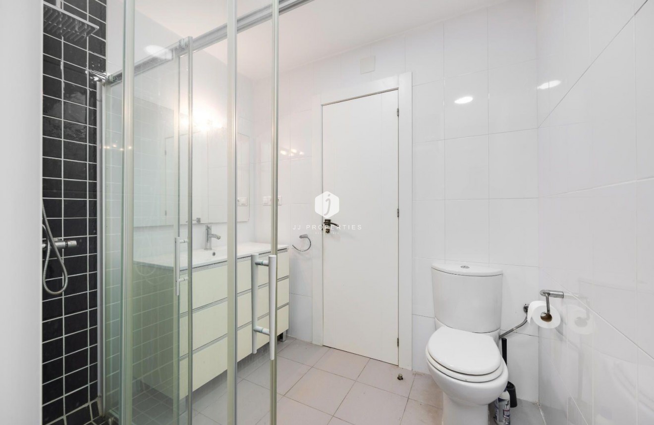 Z drugiej ręki - Mieszkanie w bloku -
Torrevieja - Acequion