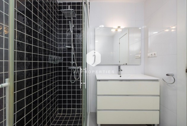 Z drugiej ręki - Mieszkanie w bloku -
Torrevieja - Acequion