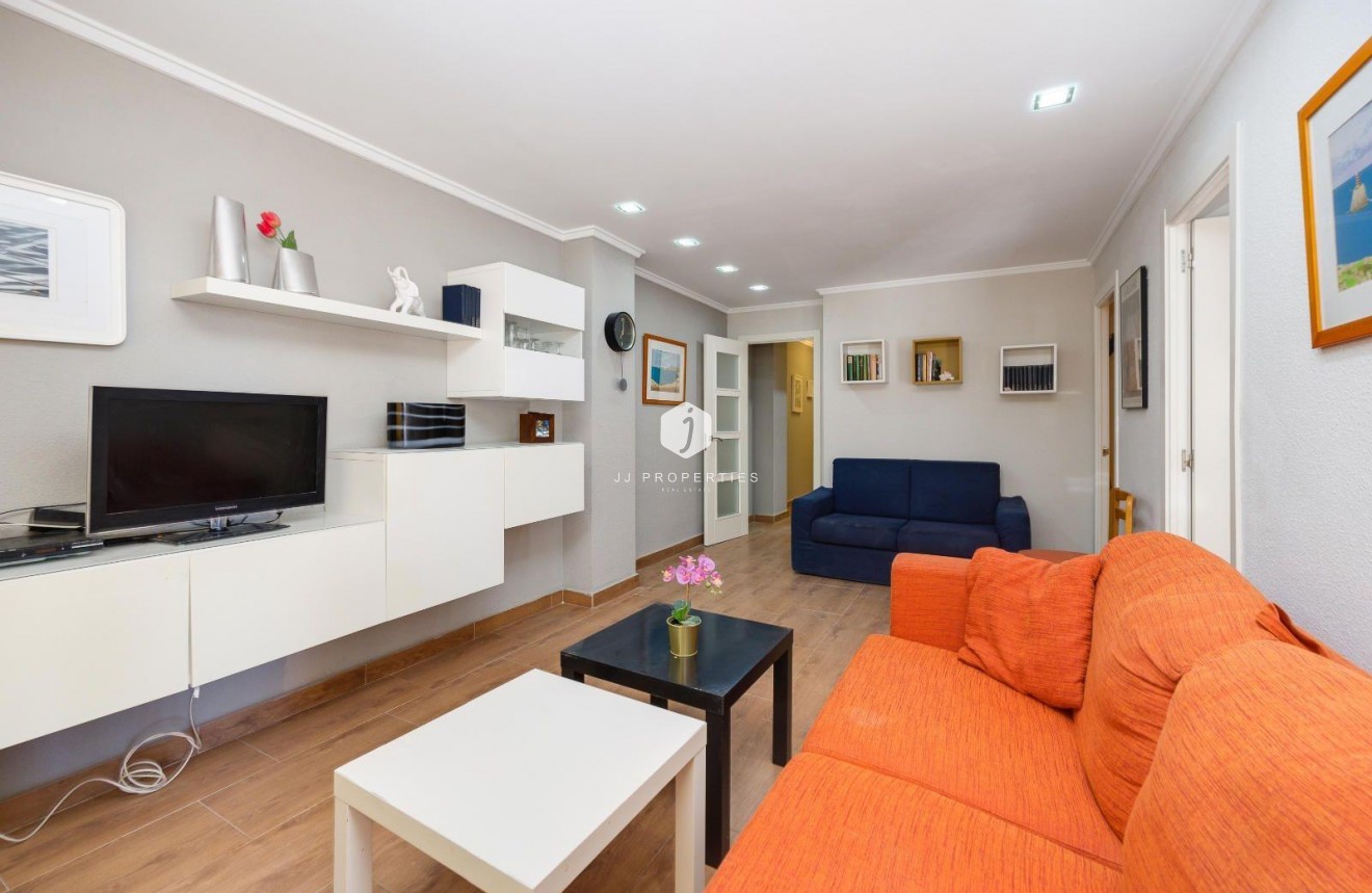 Z drugiej ręki - Mieszkanie w bloku -
Torrevieja - Acequion