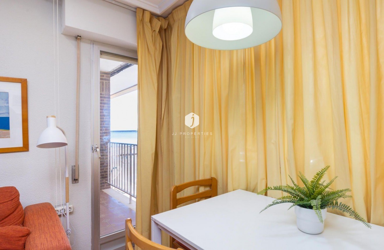 Z drugiej ręki - Mieszkanie w bloku -
Torrevieja - Acequion