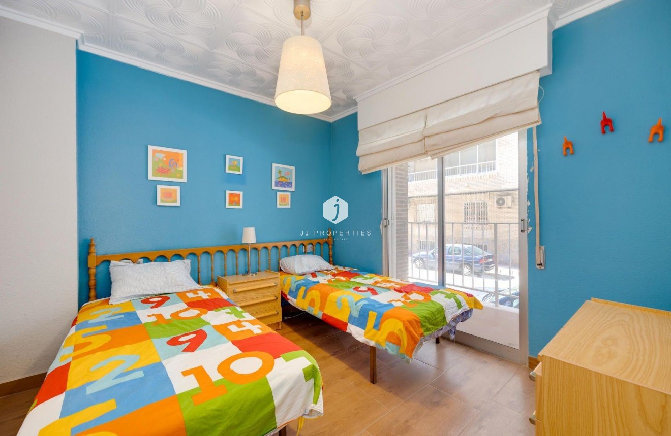 Z drugiej ręki - Mieszkanie w bloku -
Torrevieja - Acequion