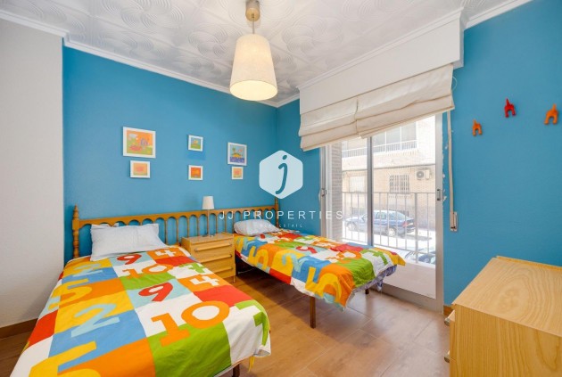 Z drugiej ręki - Mieszkanie w bloku -
Torrevieja - Acequion