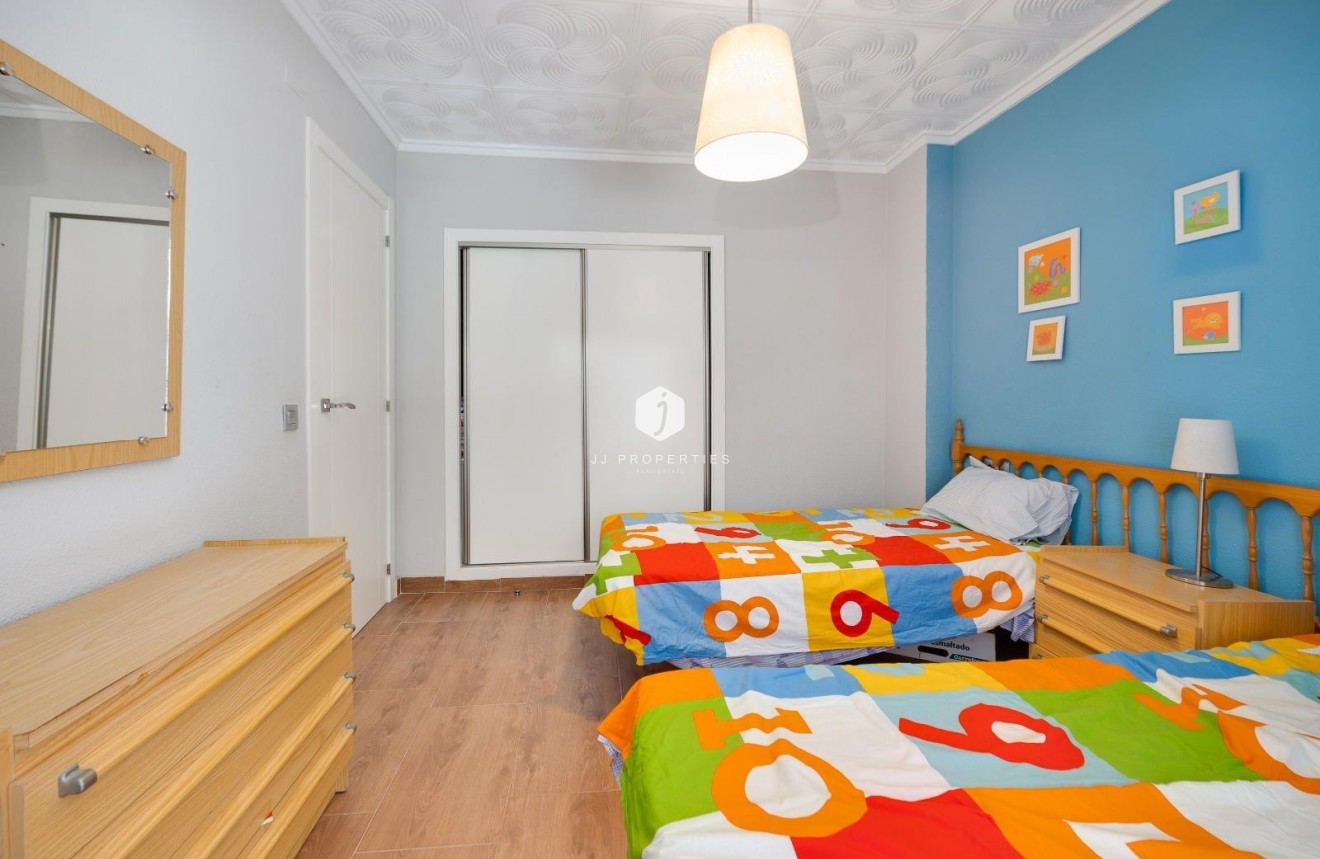 Z drugiej ręki - Mieszkanie w bloku -
Torrevieja - Acequion