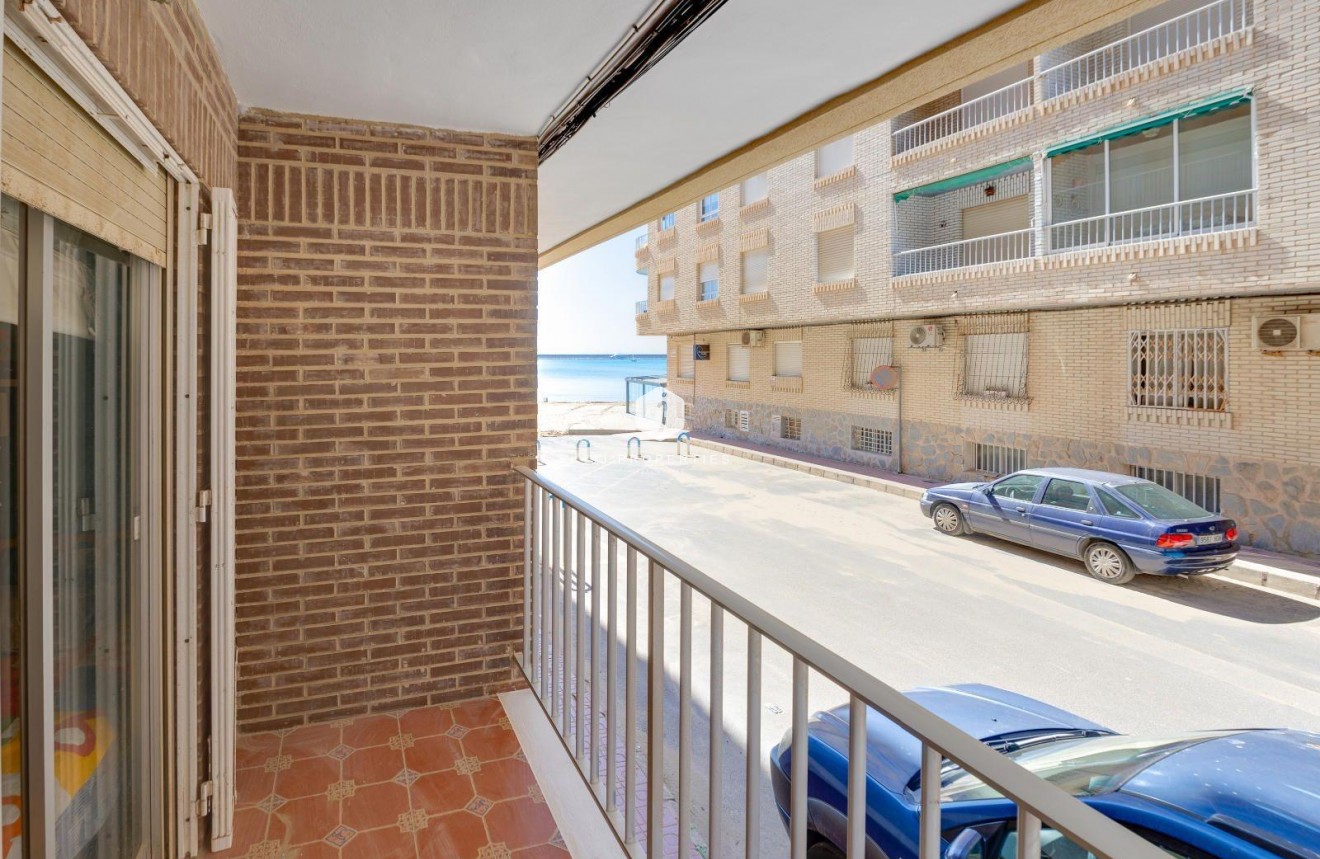 Z drugiej ręki - Mieszkanie w bloku -
Torrevieja - Acequion